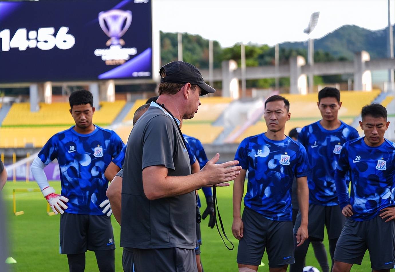 LOL官网-包含全明星赛赛程吃紧，上海久事国际比赛日止住颓势，赛场秩序良好，训练强度明显提升的词条